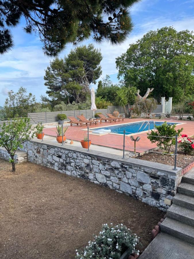 Villa Ouranos In Pefkias Скопелос Екстер'єр фото